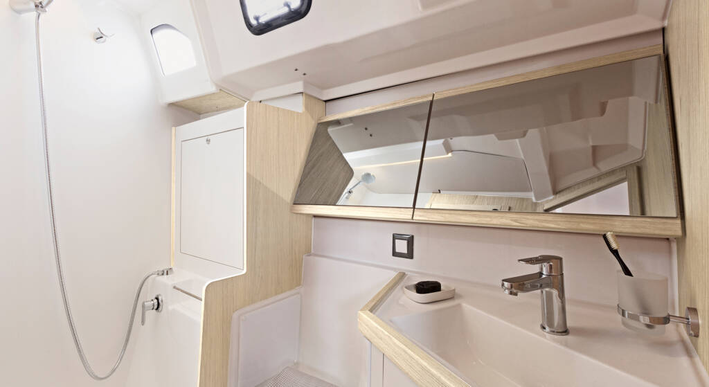 oceanis46.1_interieur_salledebain